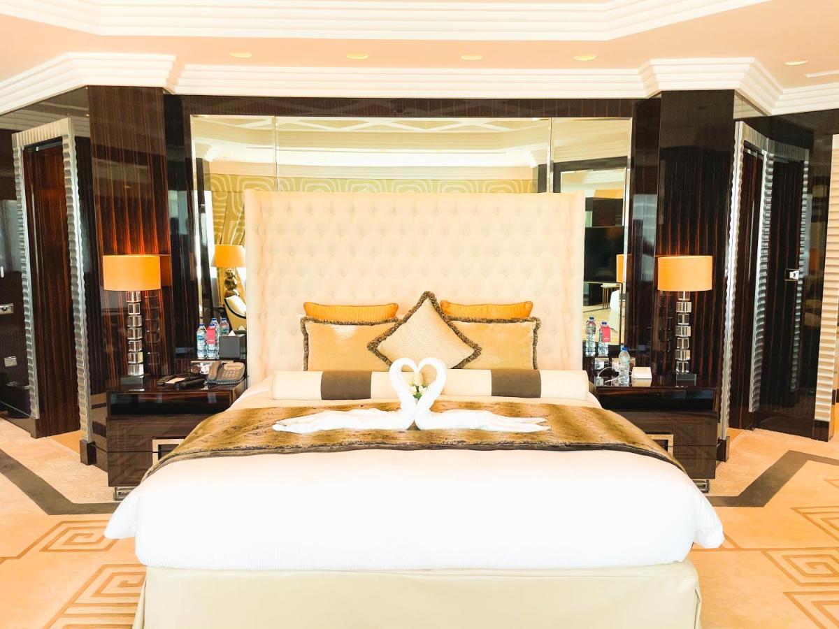 Moevenpick Grand Al Bustan Hotel Dubai Exterior photo A bedroom at the hotel