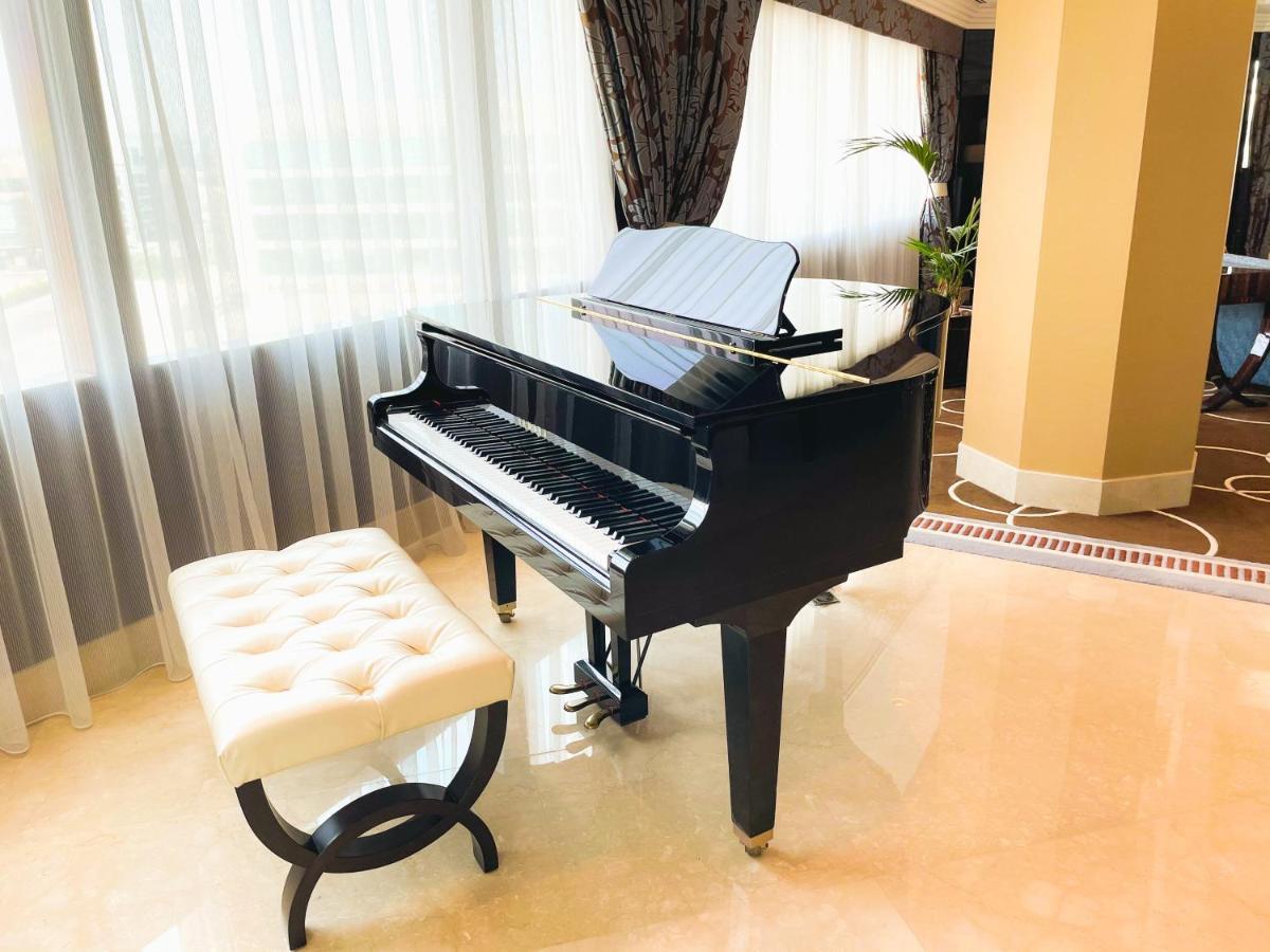 Moevenpick Grand Al Bustan Hotel Dubai Exterior photo A piano