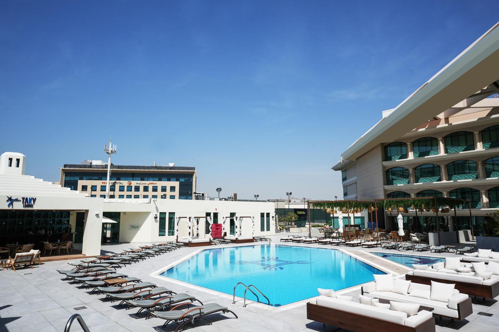 Moevenpick Grand Al Bustan Hotel Dubai Exterior photo The swimming pool at the hotel